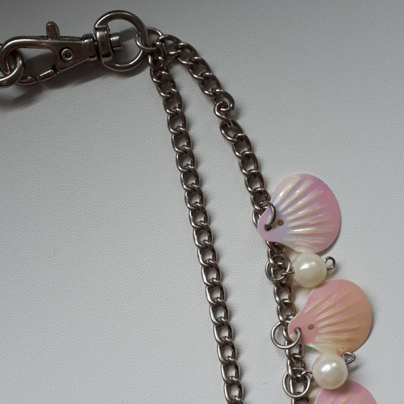 Silver necklace with pearls and plastic seashells - Picture 3 of 4